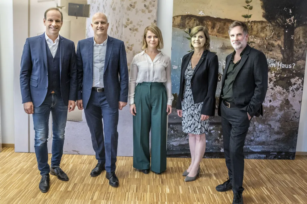 Im Bild von links nach rechts: Dieter Egger, Andreas Kappaurer, Melanie Greußing, Barbara Schöbi-Fink, Winfried Nußbaummüller